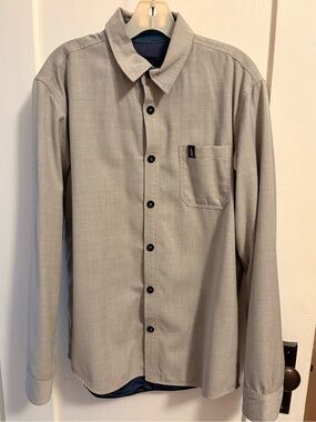 Threyda Button Up, fully lined w/ geometric lining, men’s M
